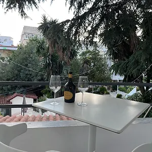 Balbi 34 , Sarandë Albanien